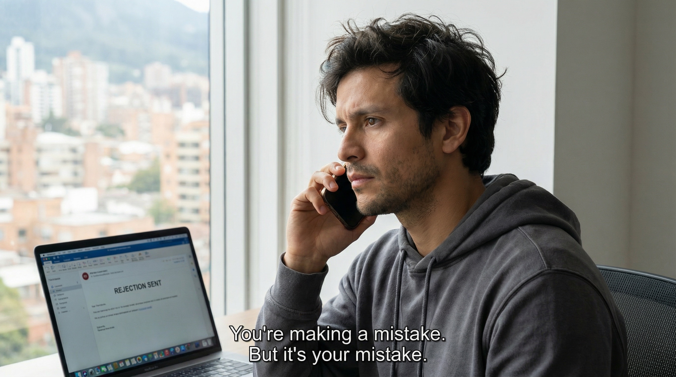 Sebastián en el teléfono con Alejo. El rechazo ha sido enviado. Por una vez, el ex-CFO suena casi humano — como un hombre que se da cuenta de que optimizó por las cosas equivocadas.